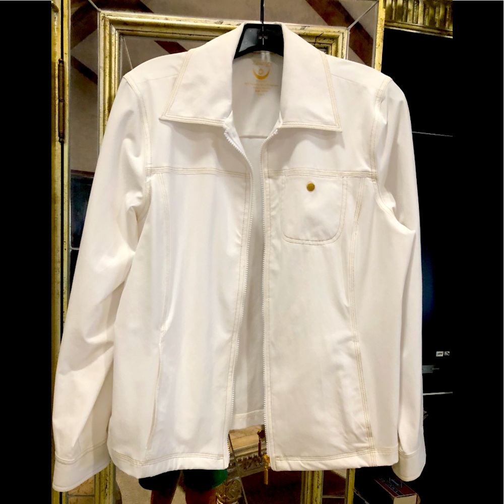 Chico’s Zenergy White jacket 💕💕💕